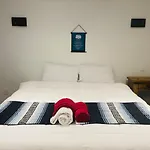 Contemporary Stay Near Horseshoe Fall